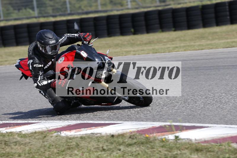 Archiv-2025/49 26.08.2025 Cornu Master School ADR/gruen-vert/0-1